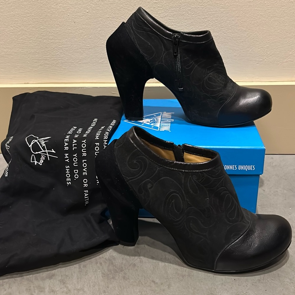 Black Women's Heeled Ankle Booties - Sculpted Design